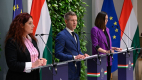V&aacute;ls&aacute;ghelyzet a hőhull&aacute;m miatt: felf&uuml;ggesztik a kamionstopot, hazak&uuml;ldik az &aacute;llami dolgoz&oacute;kat &ndash; &eacute;lő k&ouml;zvet&iacute;t&eacute;s a korm&aacute;nyinf&oacute;r&oacute;l