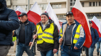 T&ouml;bb, mint egymilli&oacute; k&uuml;lf&ouml;ldi dolgozik Lengyelorsz&aacute;gban: n&eacute;lk&uuml;l&uuml;k komoly bajban lenn&eacute;nek