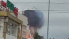 Vide&oacute;n, ahogy a moszkvai finom&iacute;t&oacute; egyik t&aacute;rol&oacute;j&aacute;nak teteje a levegőbe emelkedik egy robbant&aacute;s k&ouml;vetkezt&eacute;ben - t&ouml;bb tucat m&eacute;tert rep&uuml;lt felfel&eacute;, sikeres volt az ukr&aacute;n t&aacute;mad&aacute;s