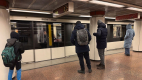 Rossz h&iacute;rt kaptak a budapestiek: &oacute;r&aacute;kra le&aacute;ll az egyik főv&aacute;rosi metr&oacute;