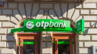 &Uacute;jra az OTP &aacute;llt az &eacute;lre, a bank saj&aacute;tr&eacute;szv&eacute;ny-v&aacute;s&aacute;rl&aacute;sai is fűtik az emelked&eacute;st