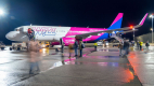 Bejelent&eacute;st tett a Wizz Air a ny&aacute;ri menetrendről: rendk&iacute;v&uuml;li int&eacute;zked&eacute;sek l&eacute;pnek &eacute;letbe &ndash; kor&aacute;bban kell ki&eacute;rnie a rep&uuml;lőt&eacute;rre az utasoknak
