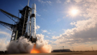Elon Musk egyeduralma a SpaceX felett a NASA legnagyobb lehetős&eacute;ge lehet, vagy legnagyobb buk&aacute;sa &ndash; a Hold fel&eacute; vezető &uacute;t most m&aacute;r a Wall Streeten halad &aacute;t