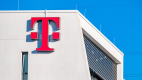 Ipari m&eacute;retekben veszi saj&aacute;t r&eacute;szv&eacute;nyeit a Magyar Telekom