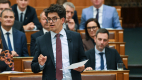 Velkey György: pénzért közvetítették a magyar állampolgárságot a Szijjártó által vezetett külügyben